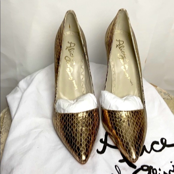 NEW Alice + Olivia New Gold Snake Pattern Dina Pump - Picture 4 of 7